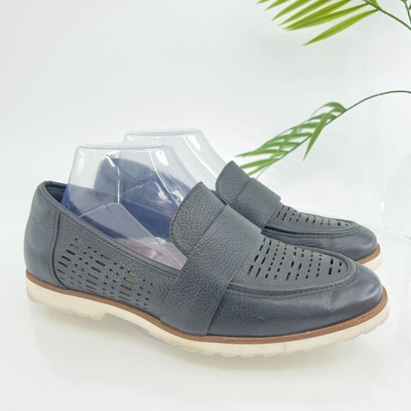 Earth Masio Loafers Slip On Shoes Women's Size 8.5 Black Laser cut Flats Comfy - Picture 1 of 15